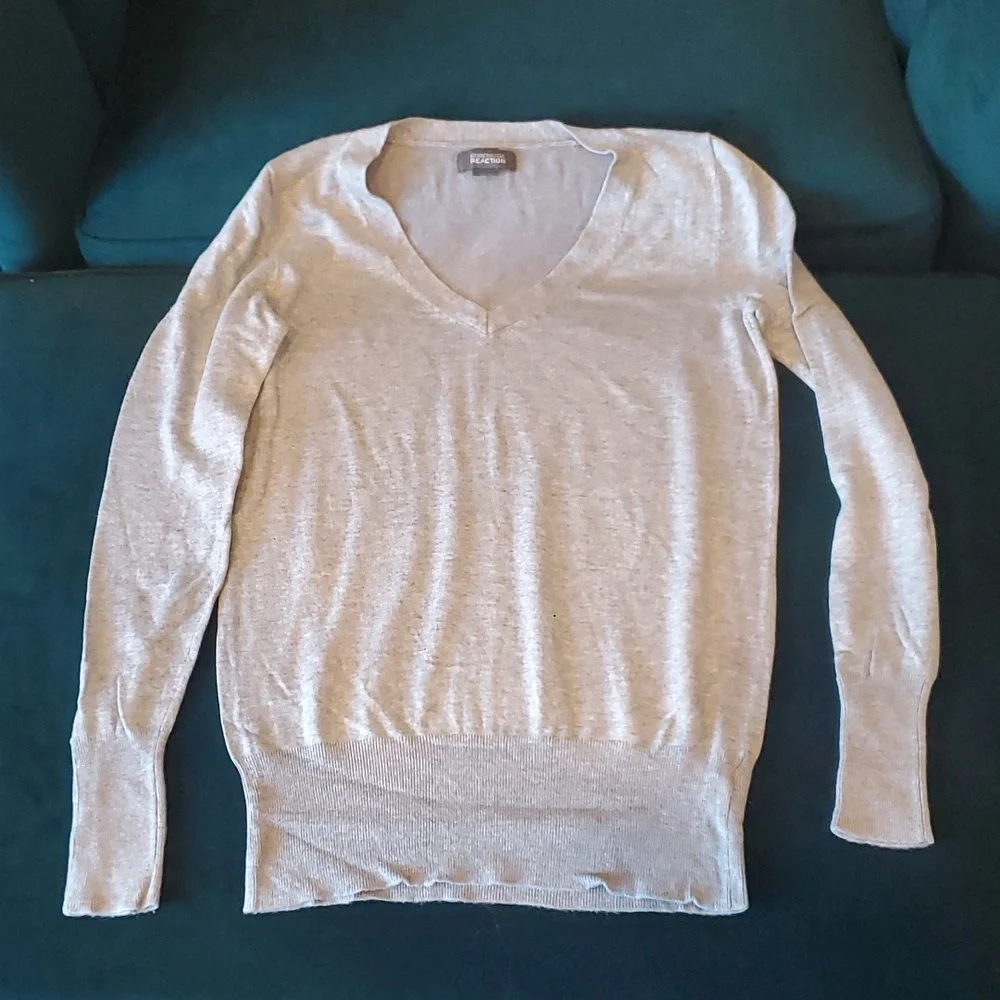 Kenneth Cole v-neck sweater - Picture 1 of 3